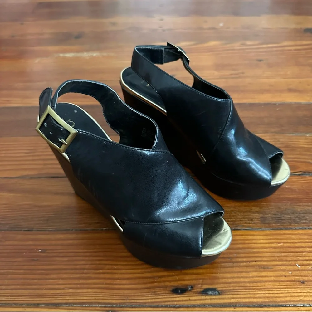 n by Nicole Miller vegan leather open toe wedges 8